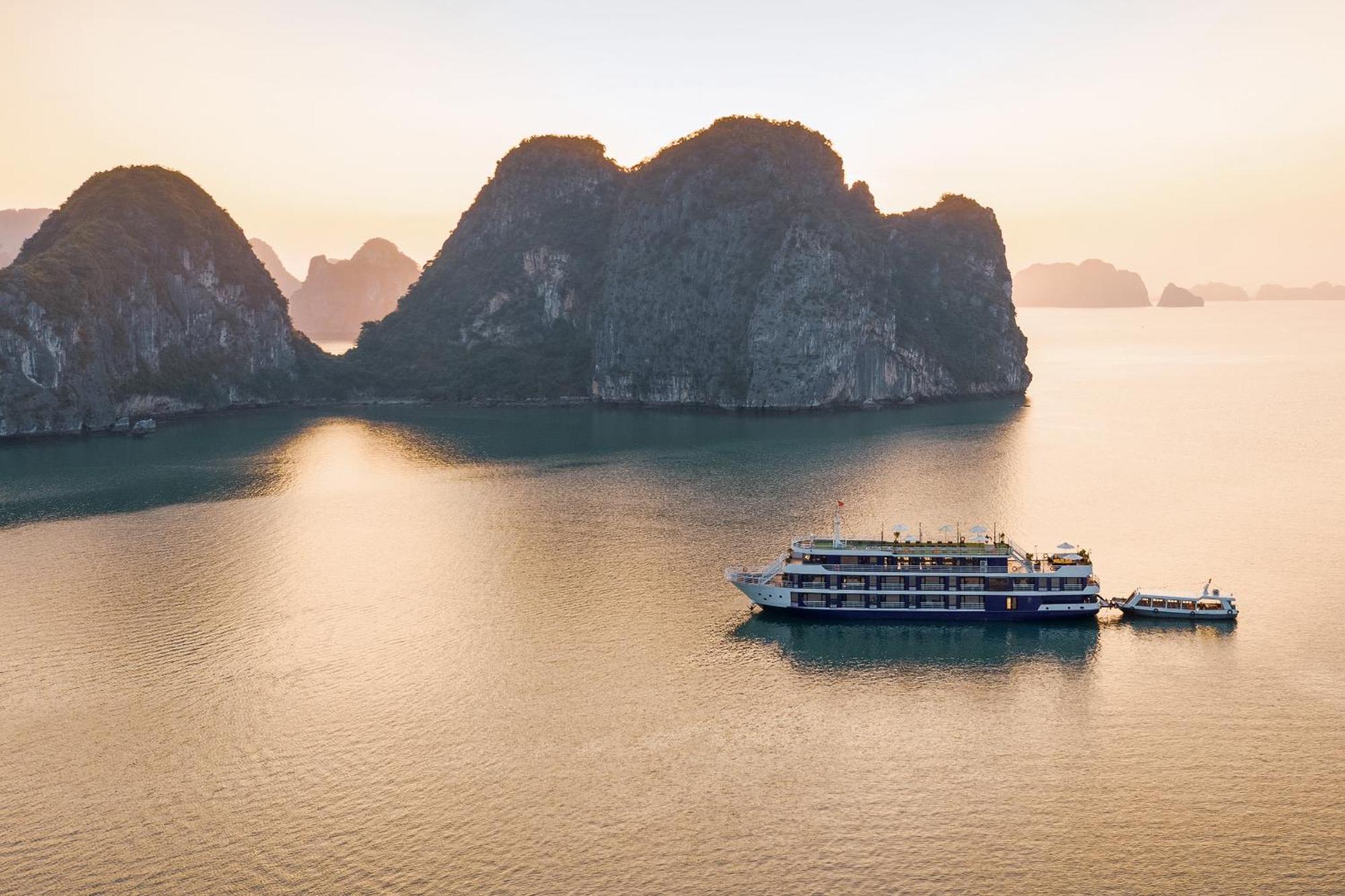 Halong Dragon Bay Cruise Hotel Ha Long Exterior photo